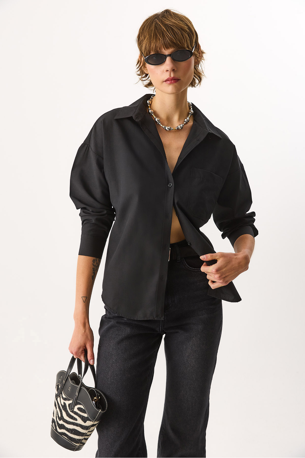 Kadın Regular Fit Cepli Poplin Gömlek %100 Pamuk - Siyah