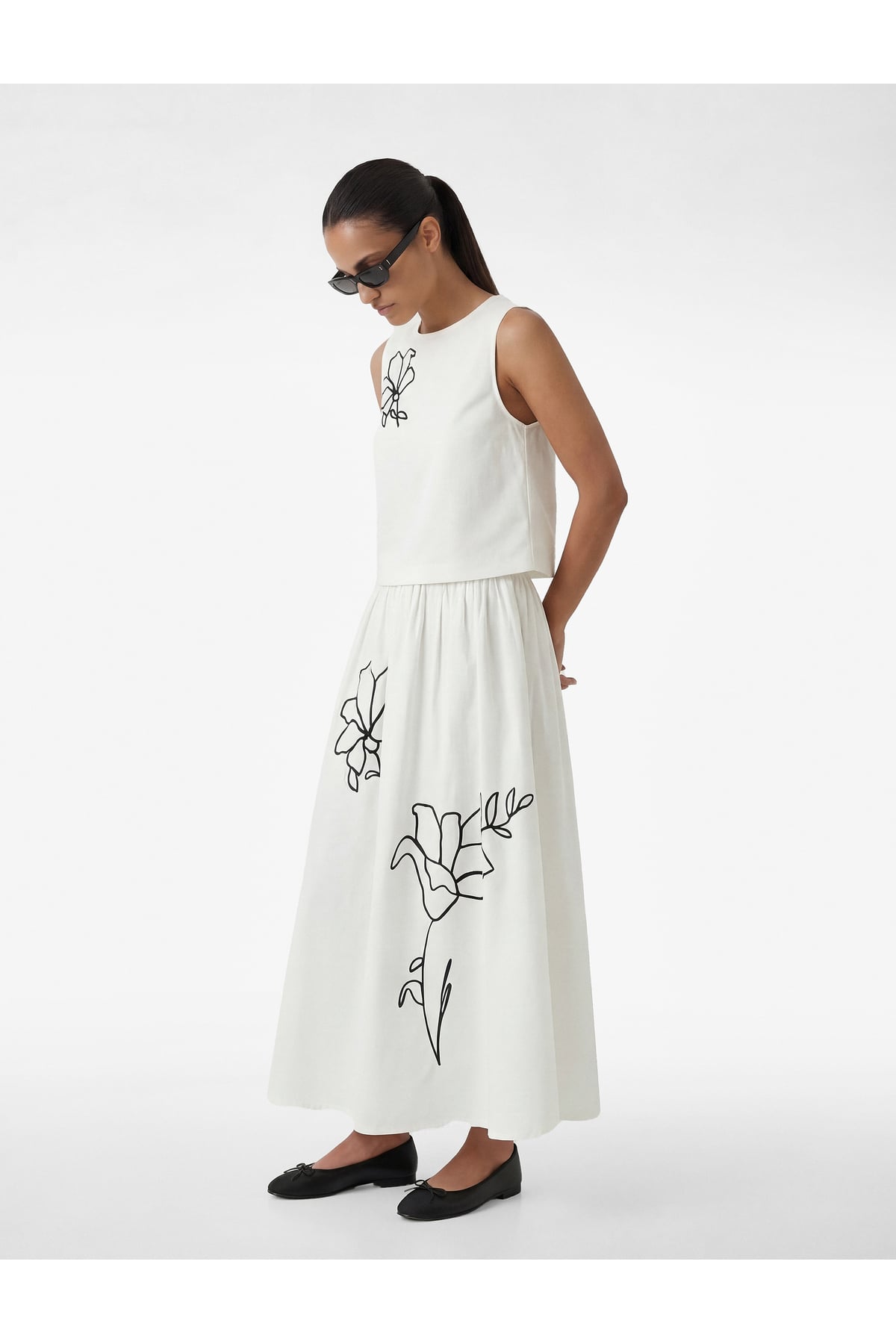 Keten Karışımlı Bisiklet Yaka Kolsuz Çiçekli Crop Bluz