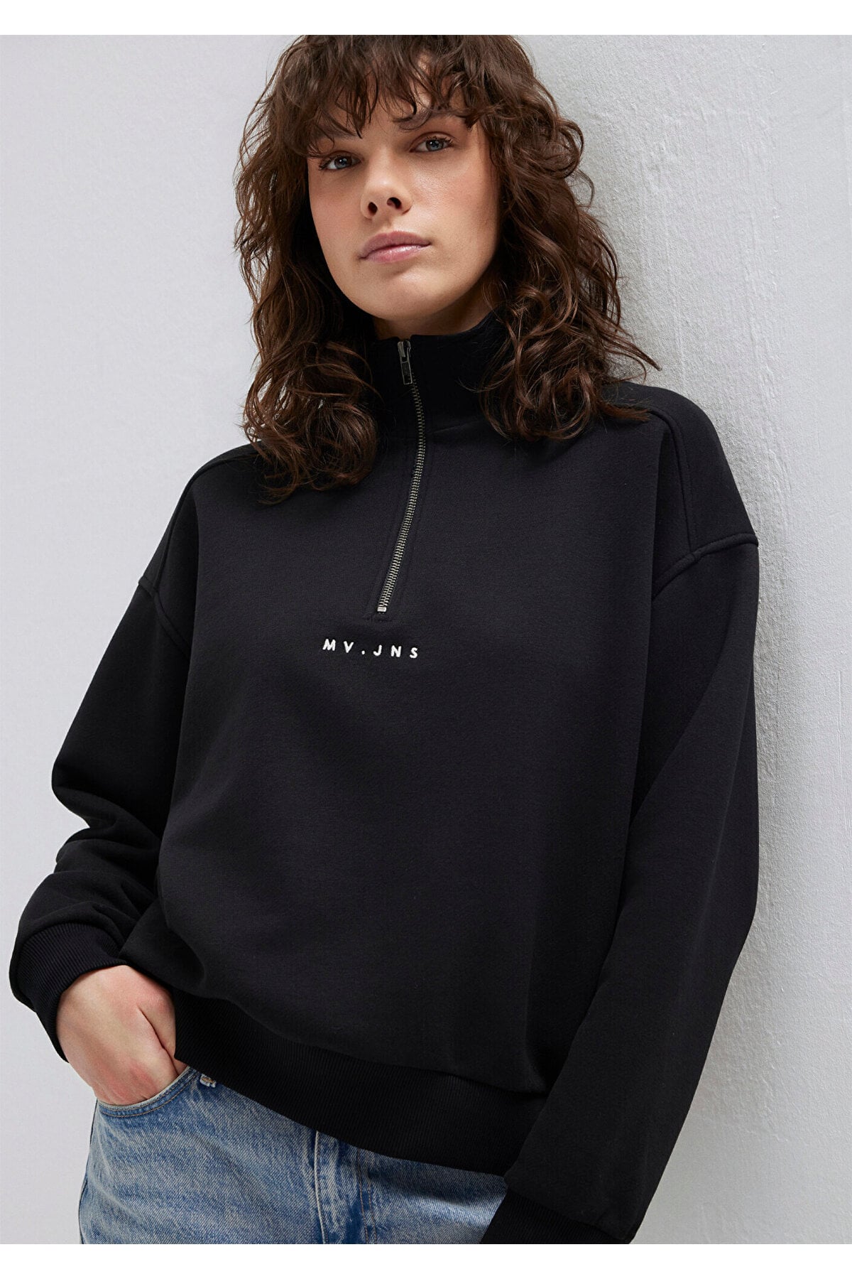 MVJNS Nakışlı Yarı Fermuarlı Siyah Sweatshirt 1S10533-900