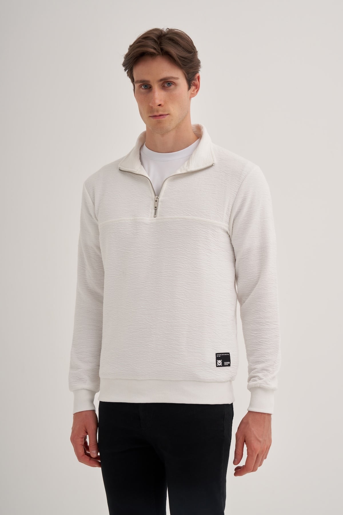 Slim Fit Dik Yaka Jakarlı Desenli Sweatshirt