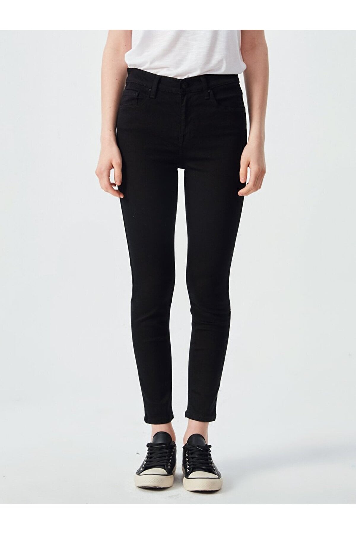 Tanya X Black Wash