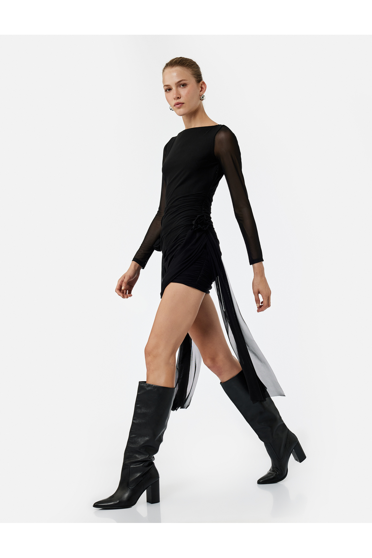 Uzun Kollu Kayık Yaka Tüllü Gül Detaylı Mini Bodycon Elbise