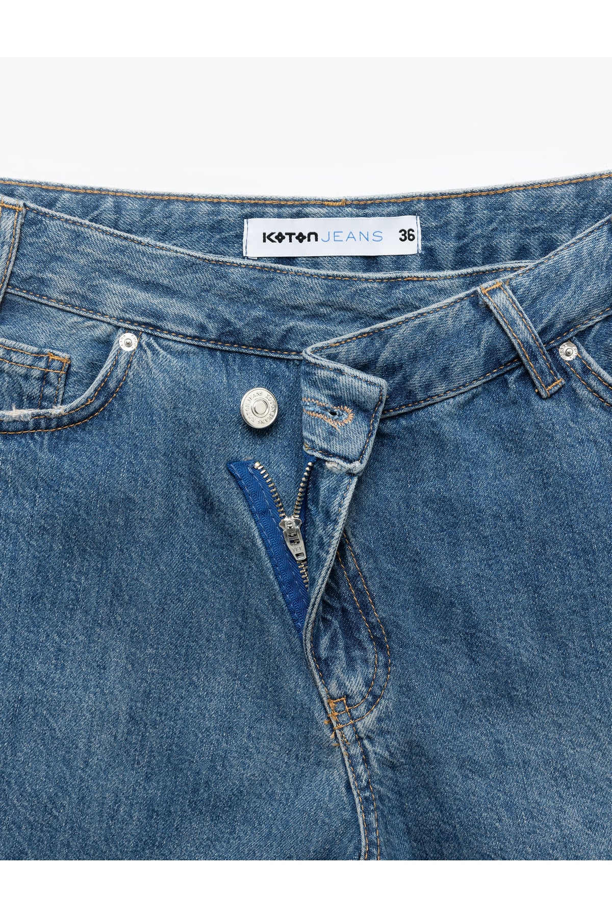 Asimetrik Düğme Detaylı Cepli Mini Denim Şort