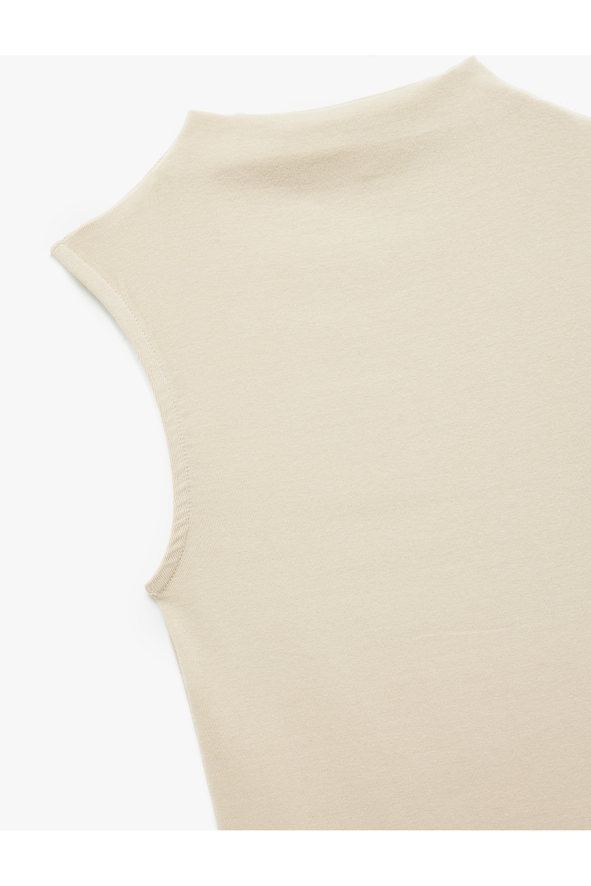 Basic Slim Fit Dik Yaka Modal Kolsuz Bluz