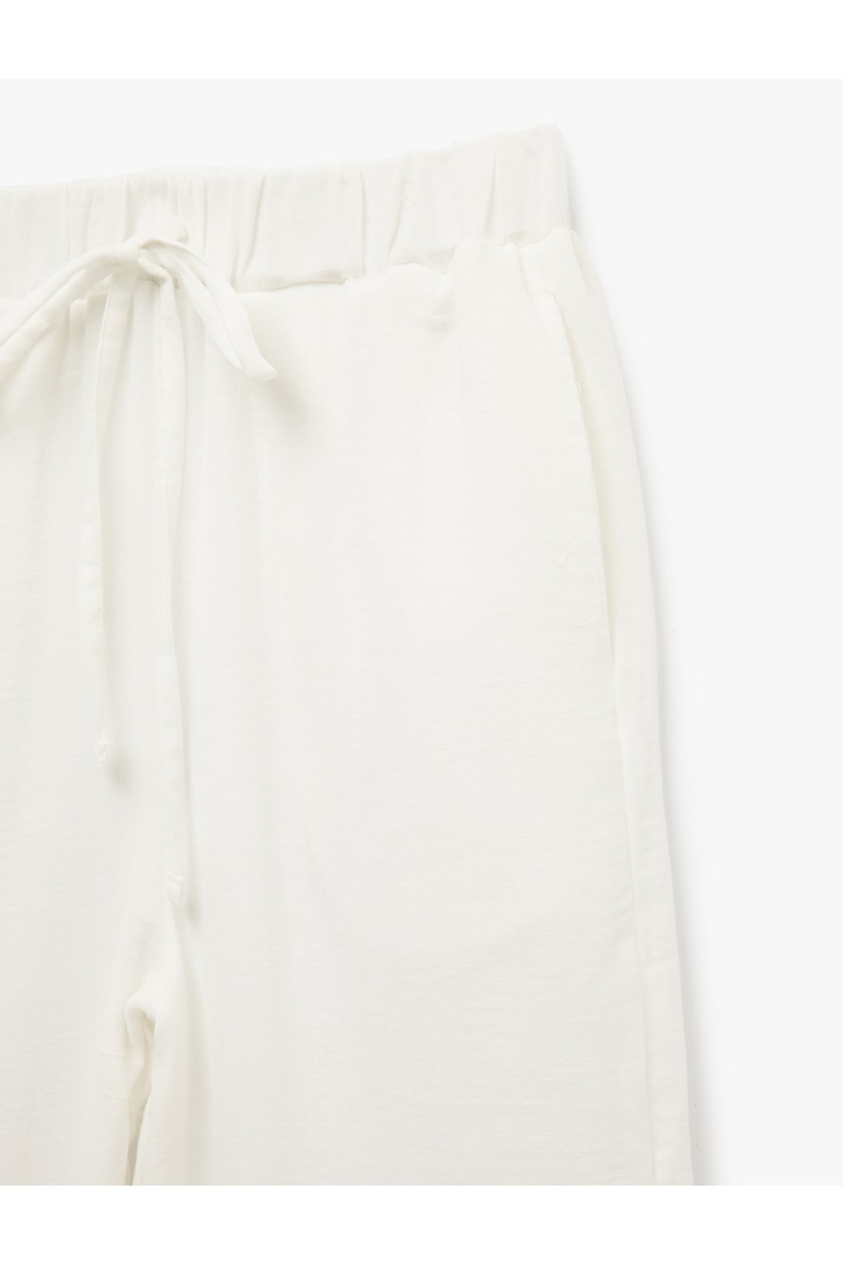 Beli Bağcıklı Cepli Rahat Kesim Pantolon