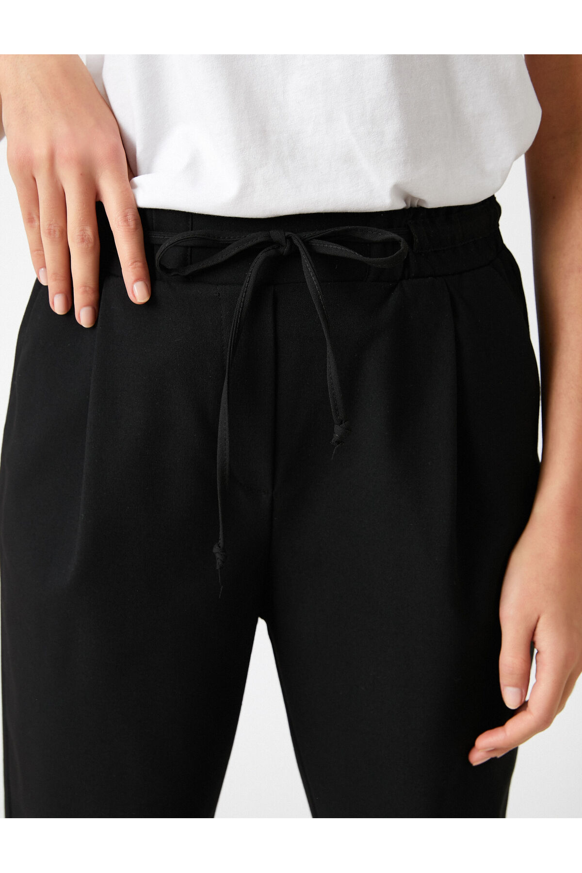 Beli Bağcıklı Havuç Pantolon