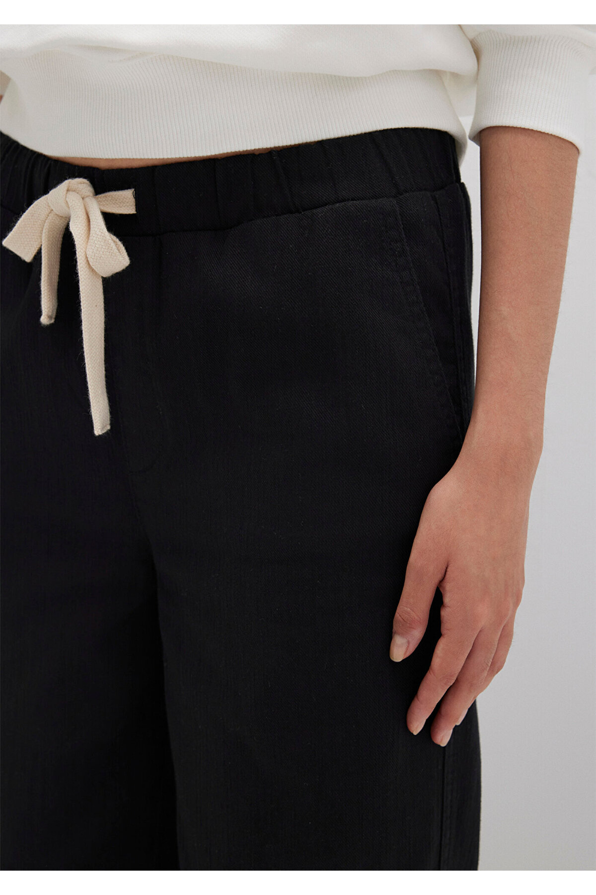 Beli Bağcıklı Siyah Pantolon 1010945-900