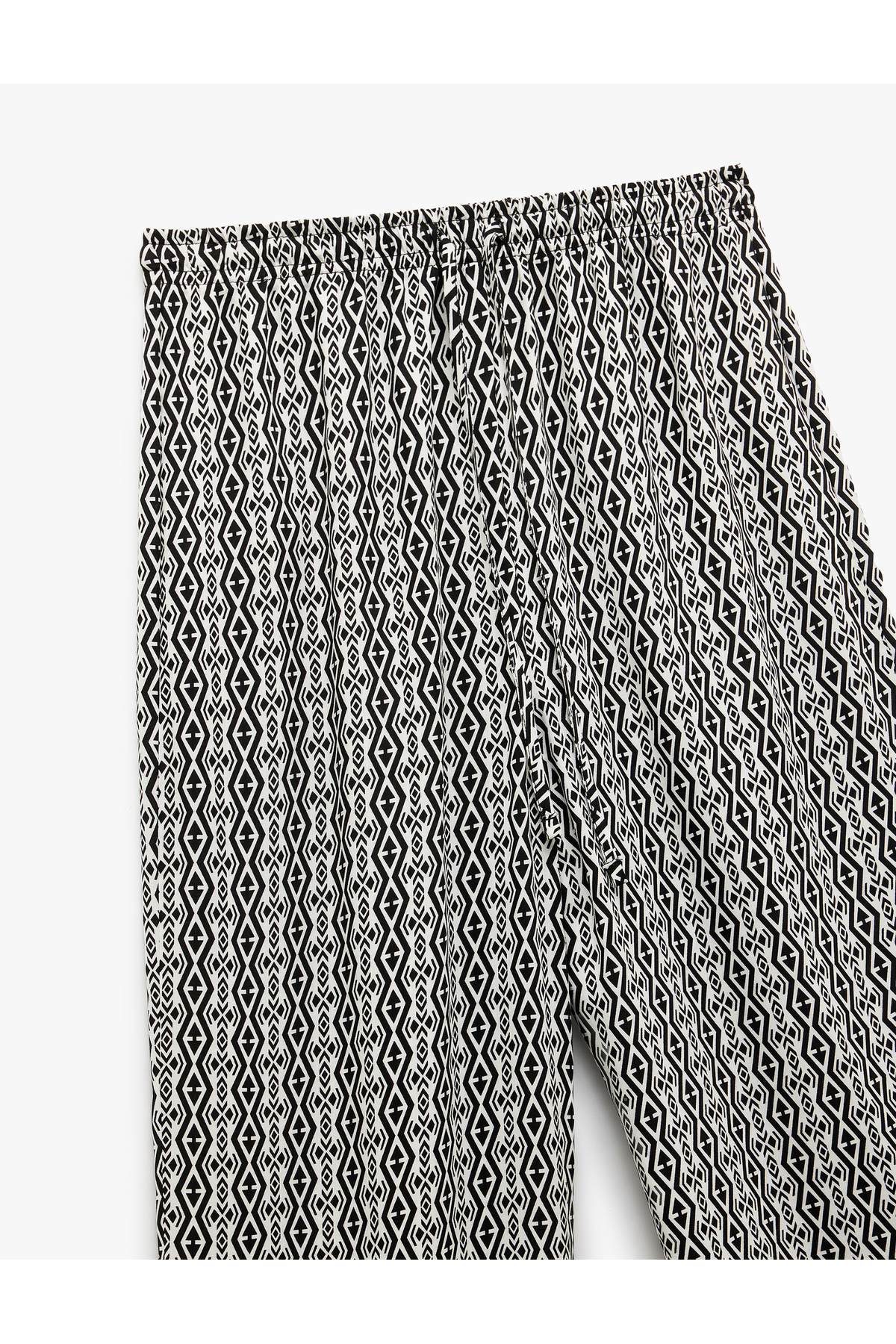 Beli Bağcıklı Viskon Düz Paça Pantolon