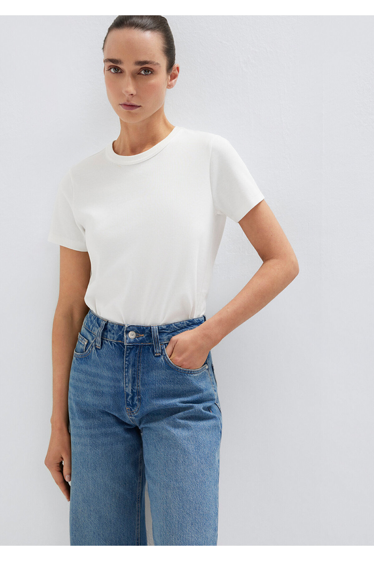 Bisiklet Yaka İnterlok Beyaz Basic Tişört Slim Fit / Dar Kesim 1612707-70057