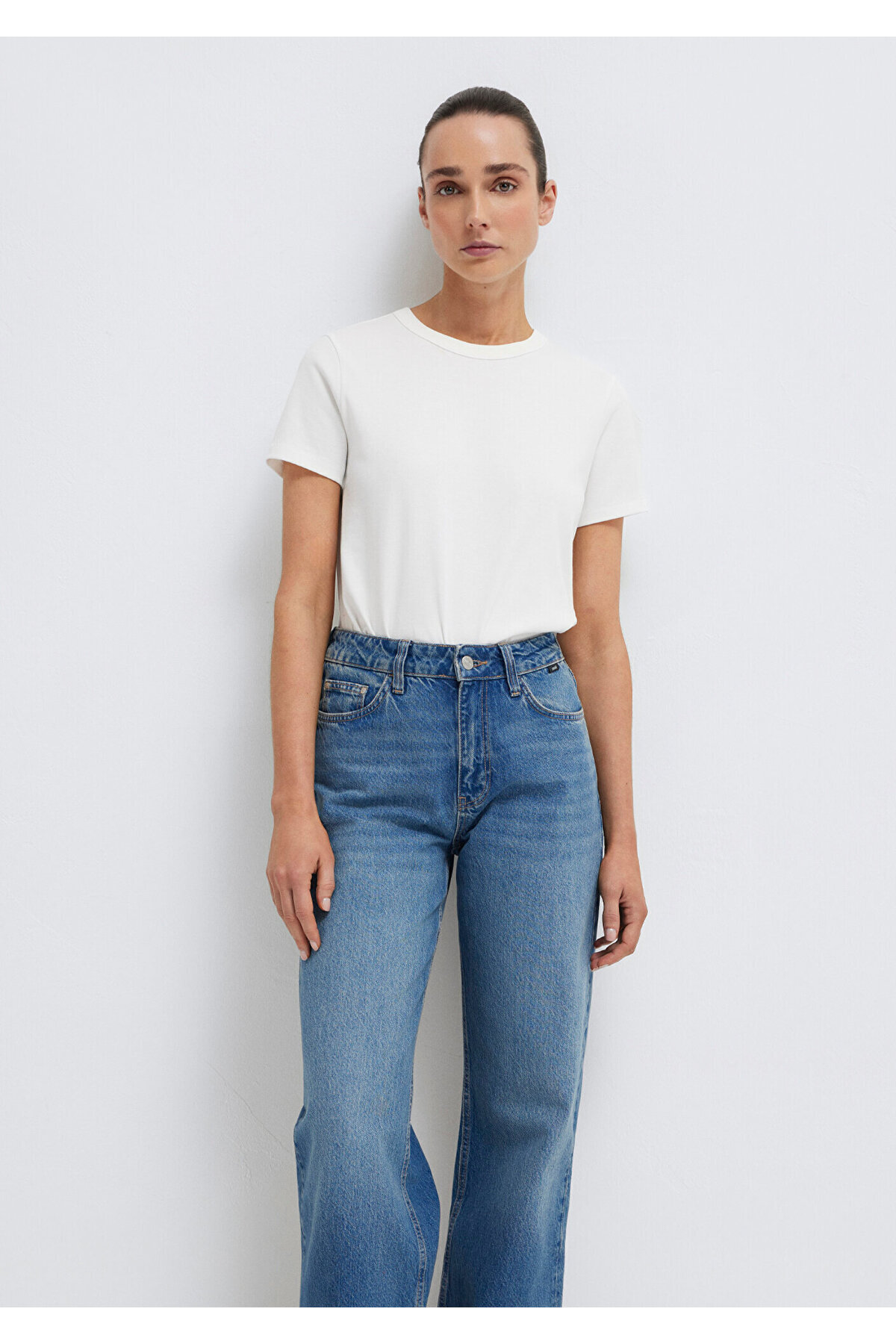 Bisiklet Yaka İnterlok Beyaz Basic Tişört Slim Fit / Dar Kesim 1612707-70057