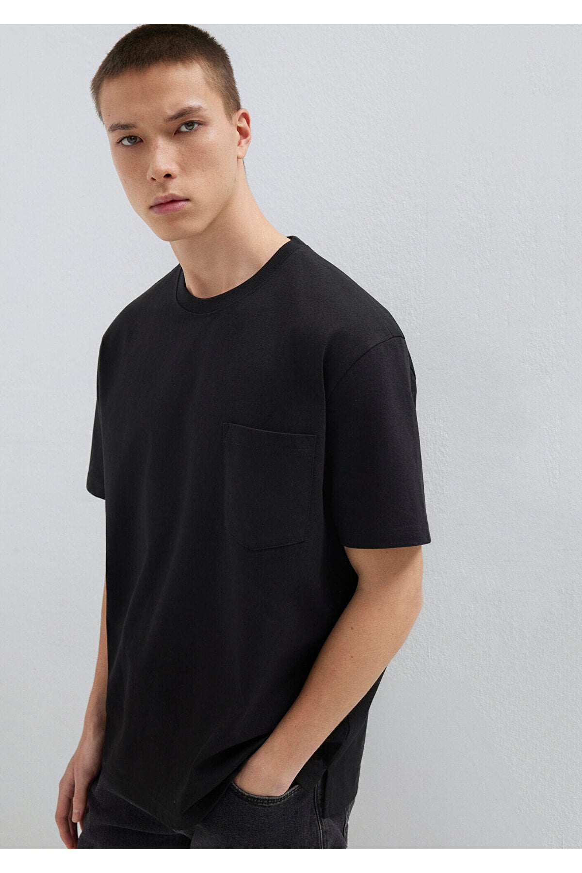 Cep Detaylı Siyah Basic Tişört Loose Fit / Bol Rahat Kesim 066248-900