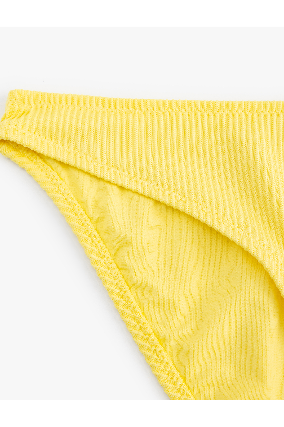 Dokulu Bikini Altı