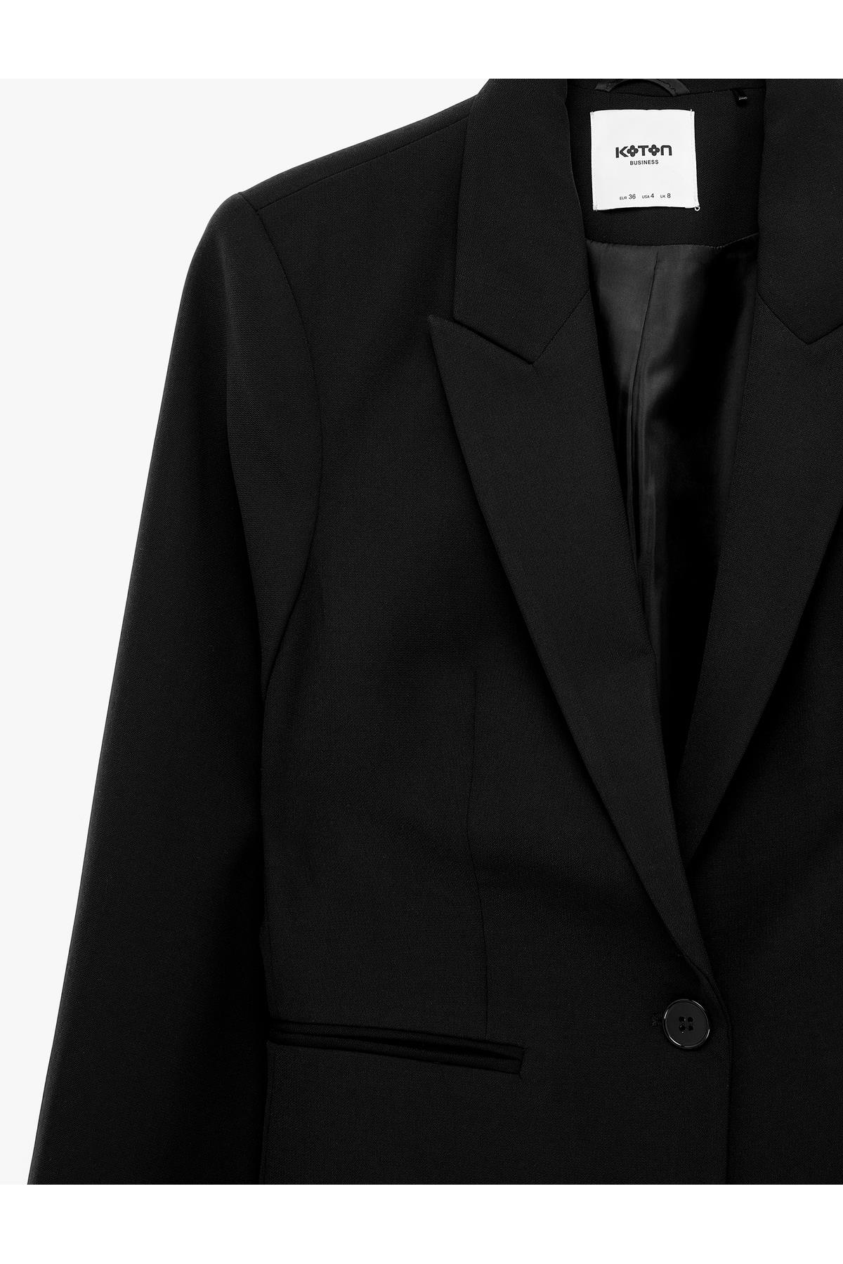 Düğmeli Cepli Geniş Yaka Krep Blazer Ceket