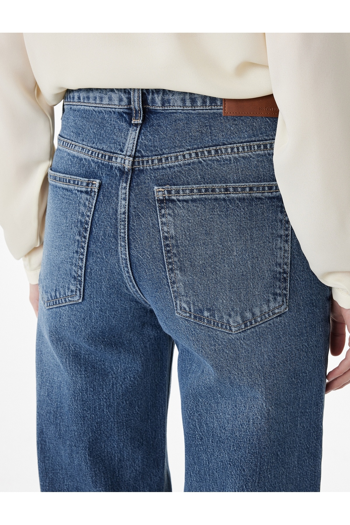 Düğmeli Cepli Normal Bel Pamuklu Rahat Kalıp İspanyol Paça Denim Pantolon