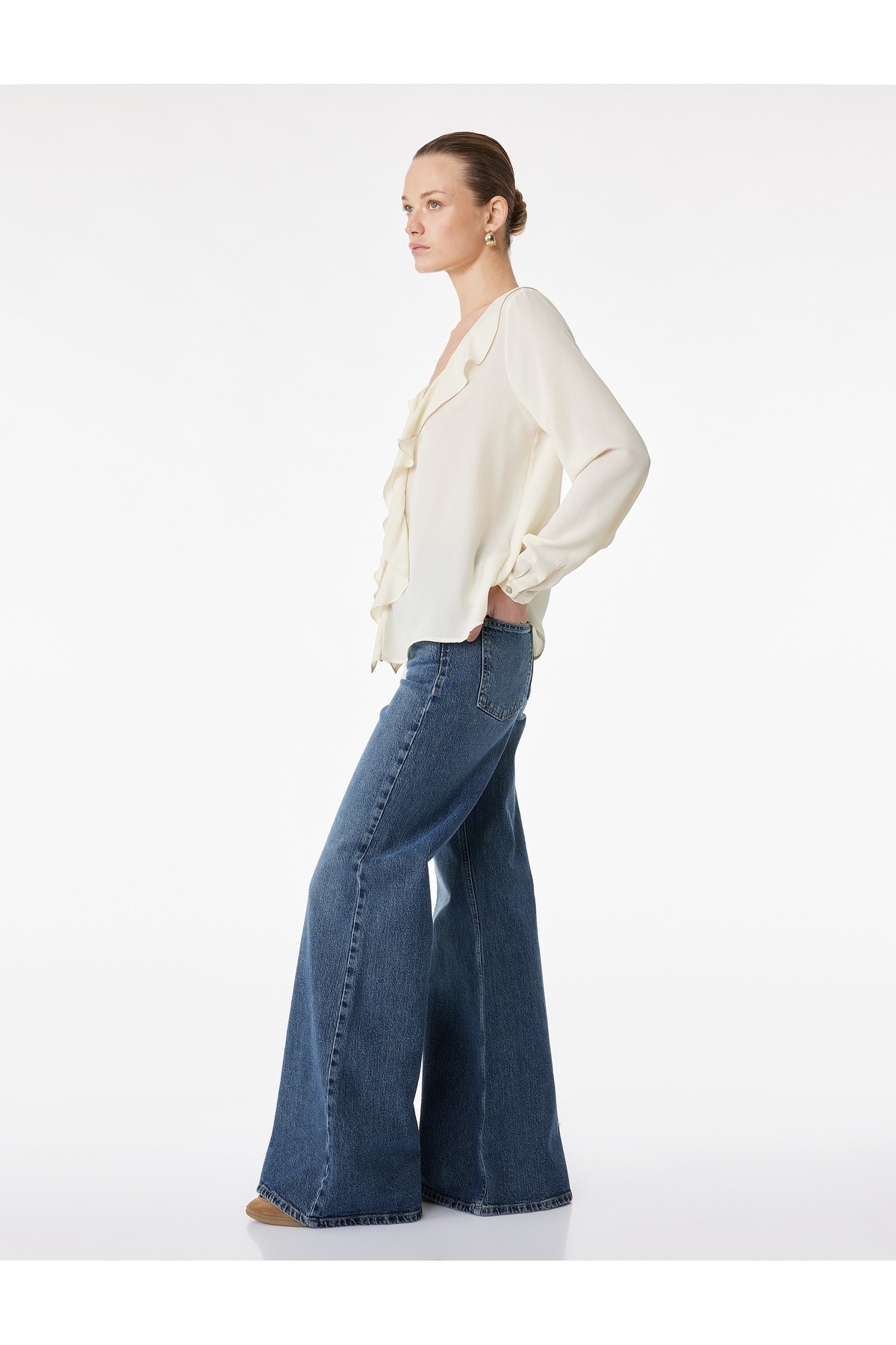 Düğmeli Cepli Normal Bel Pamuklu Rahat Kalıp İspanyol Paça Denim Pantolon