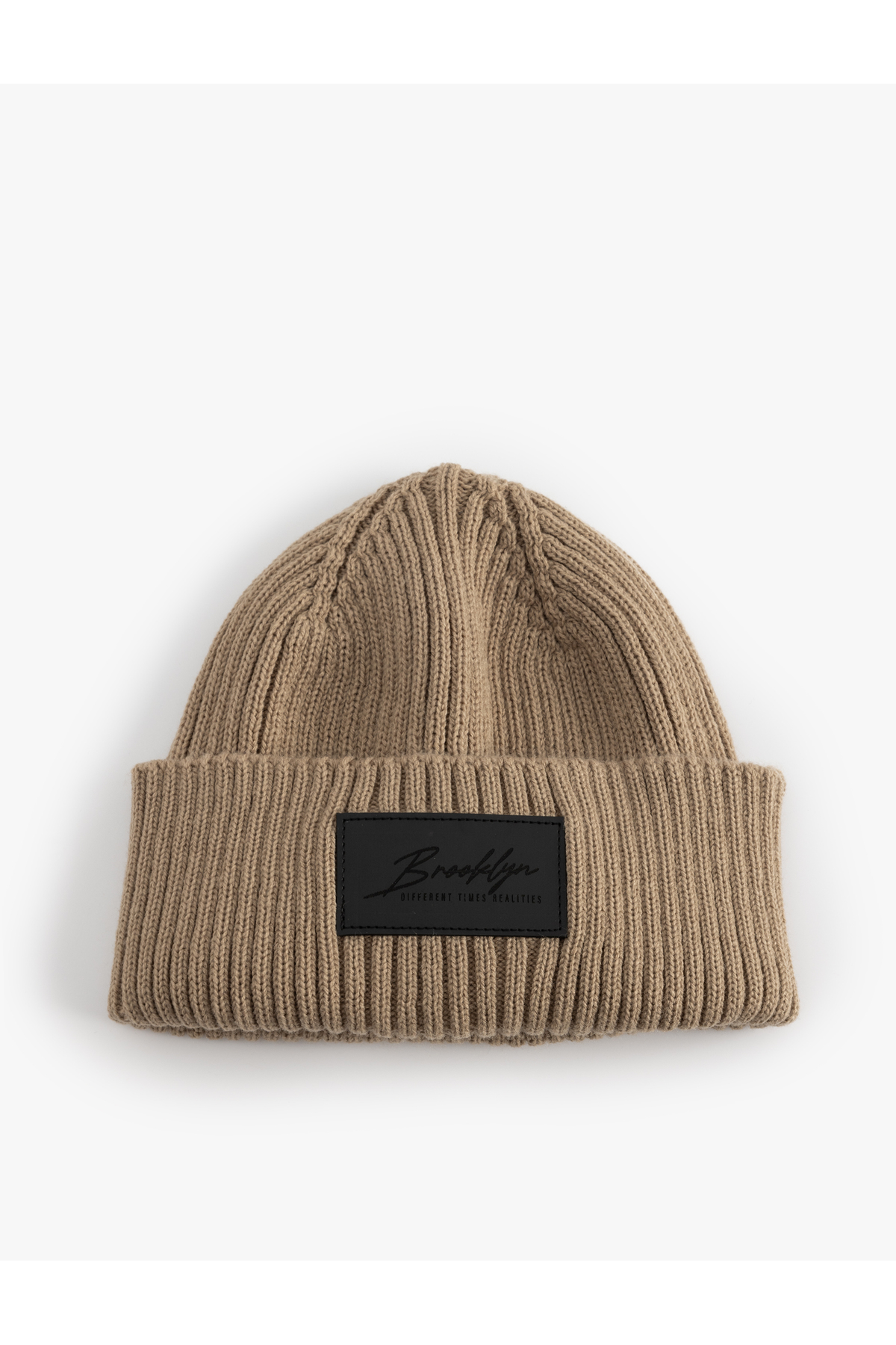 Etiket İşlemeli Katlı Bere