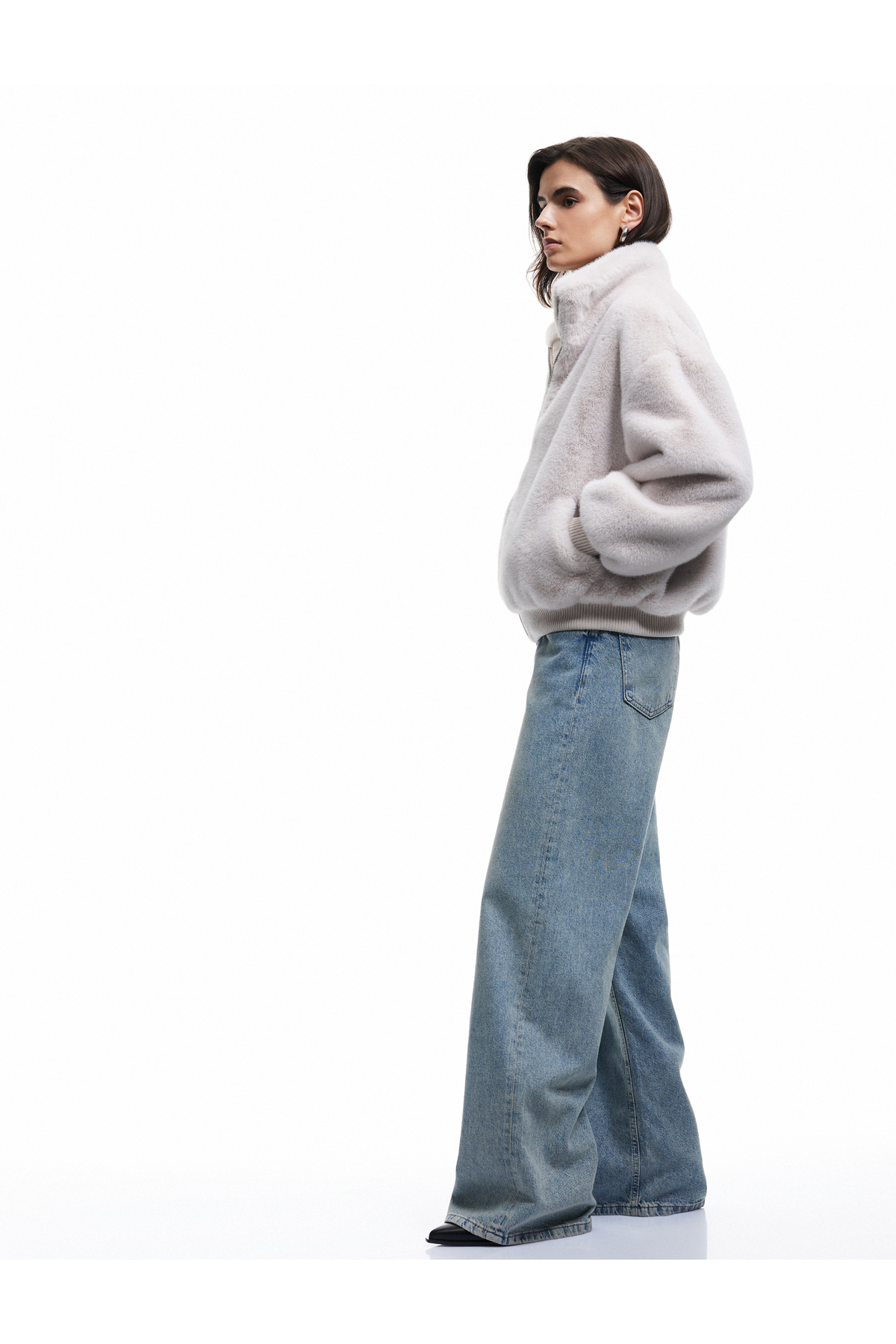 Fermuarlı Dik Yaka Cepli Suni Kürk Peluş Oversize Crop Mont