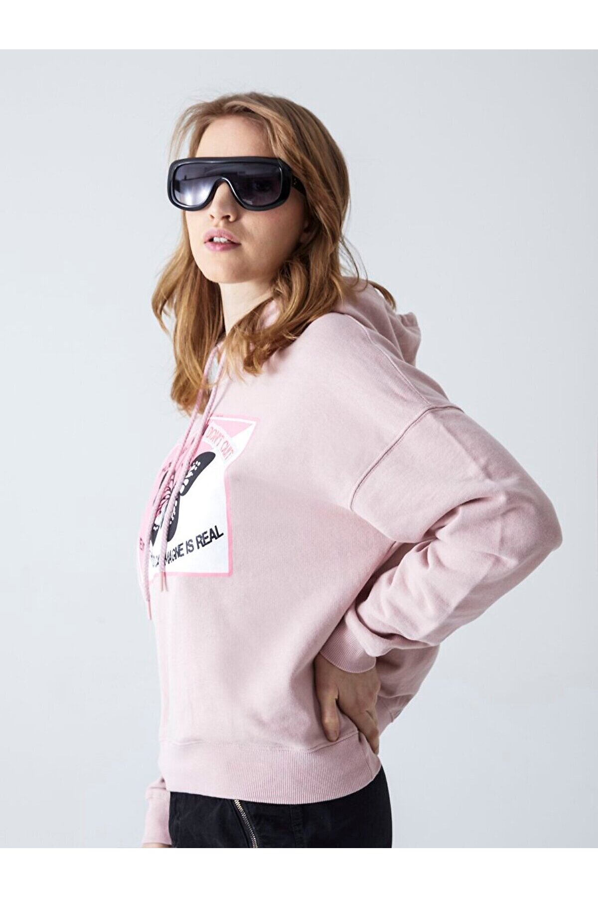 Grafik Baskılı Kapüşonlu Sweatshırt