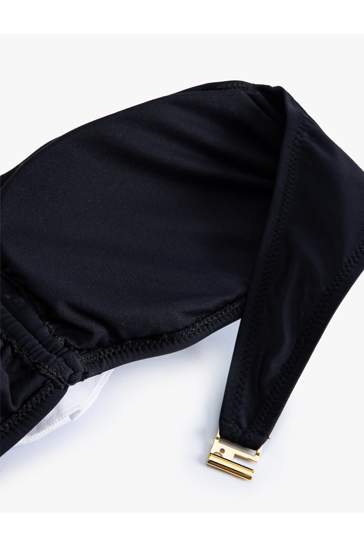 Gül Aplike Detaylı Bandeau Bikini Üstü Kopçalı Pedli