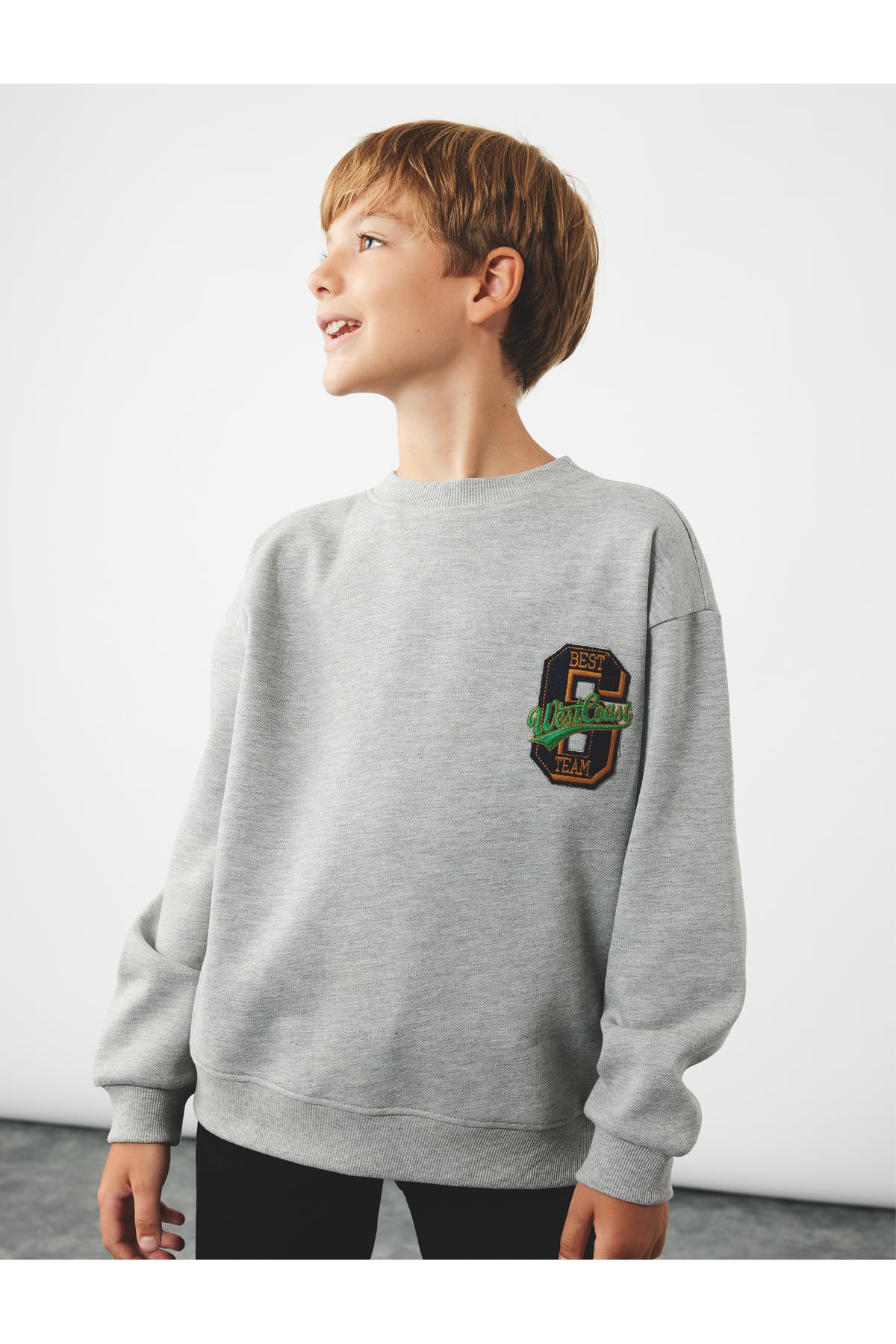İşleme Detaylı Uzun Kollu Bisiklet Yaka Oversize Sweatshirt