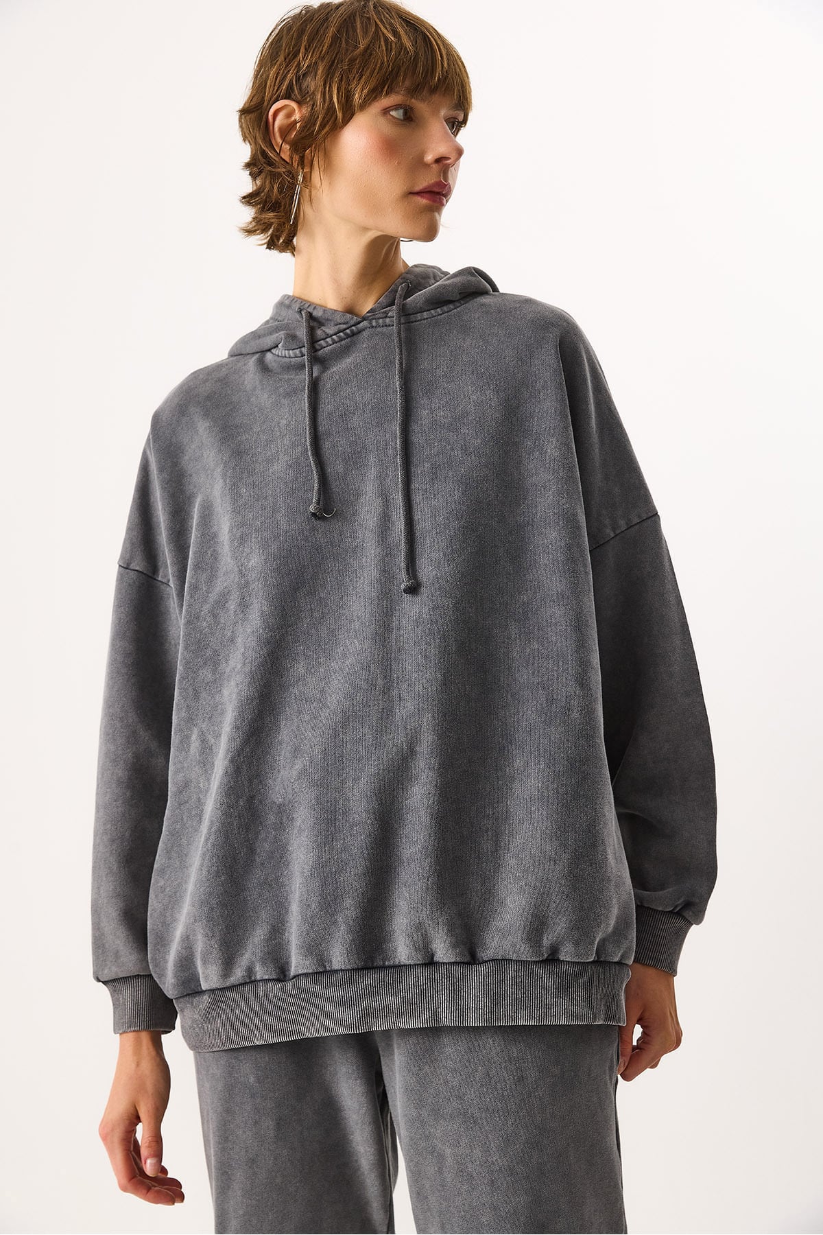Kadın Kapüşonlu Regular Fit Yıkamalı Sweatshirt %100 Pamuk - Antrasit