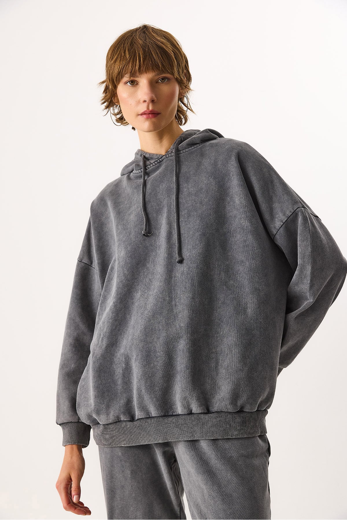 Kadın Kapüşonlu Regular Fit Yıkamalı Sweatshirt %100 Pamuk - Antrasit
