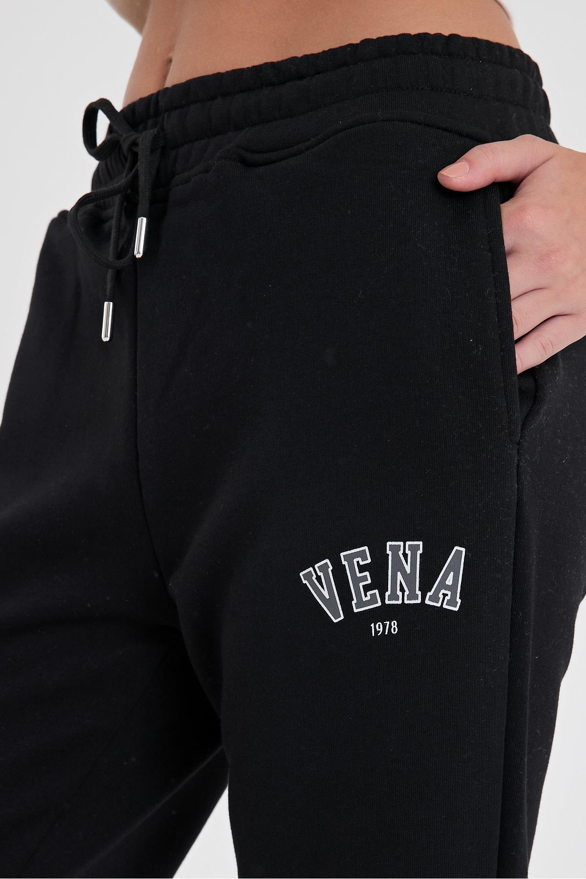 Kadın Logo Baskılı Regular Fit Pamuklu Eşofman Altı-Siyah