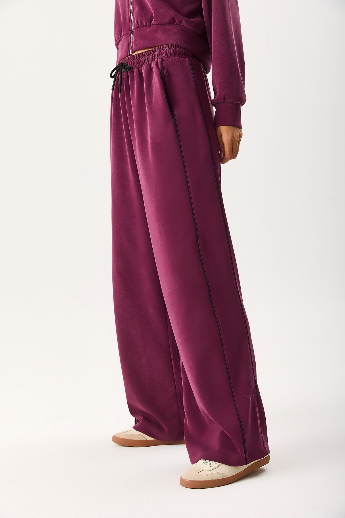 Kadın Regular Fit Yanı Yırtmaçlı Yumuşak Dokulu Jogging Pantolon (CUPRO) - Bordo