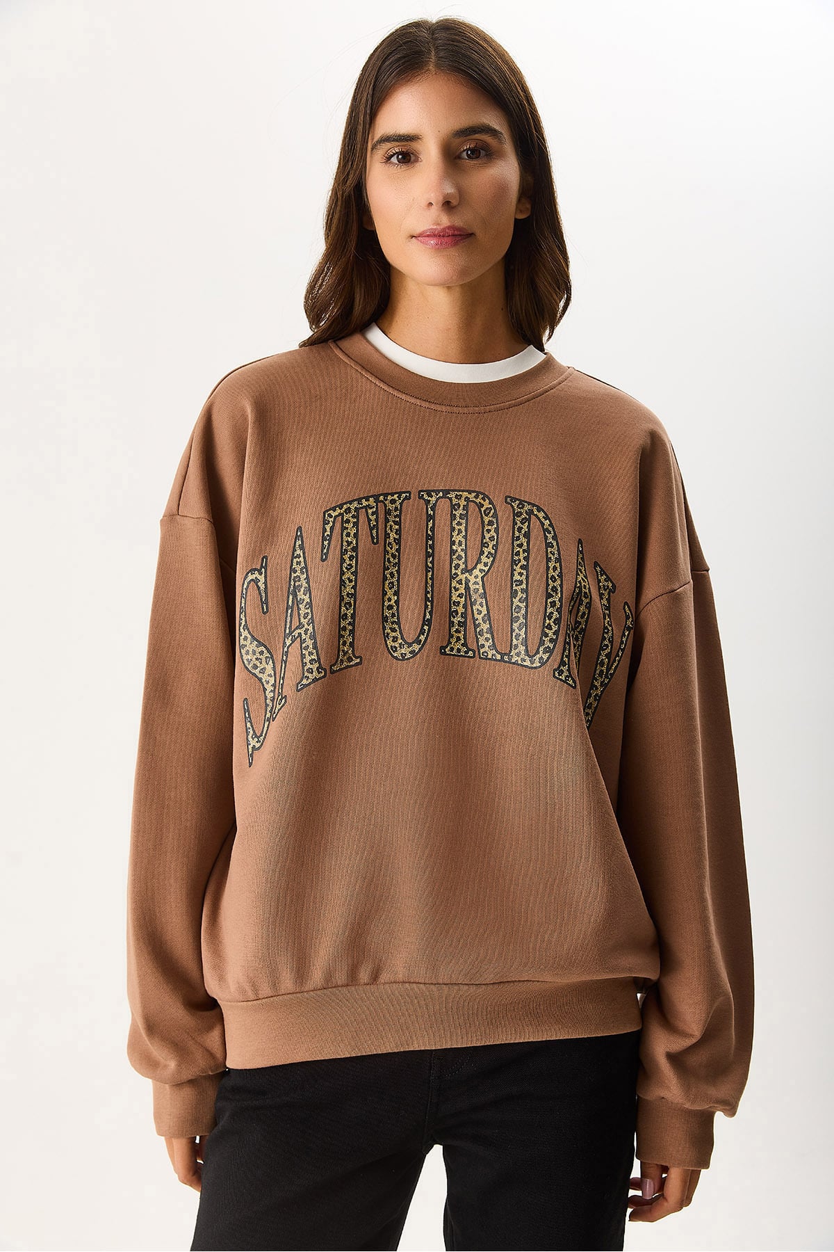 Kadın Saturday Baskılı Efektli Sweatshirt %100 Pamuk - Kahverengi