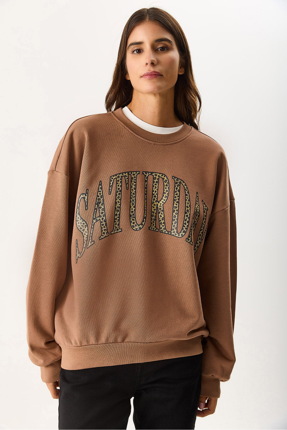 Kadın Saturday Baskılı Efektli Sweatshirt %100 Pamuk - Kahverengi