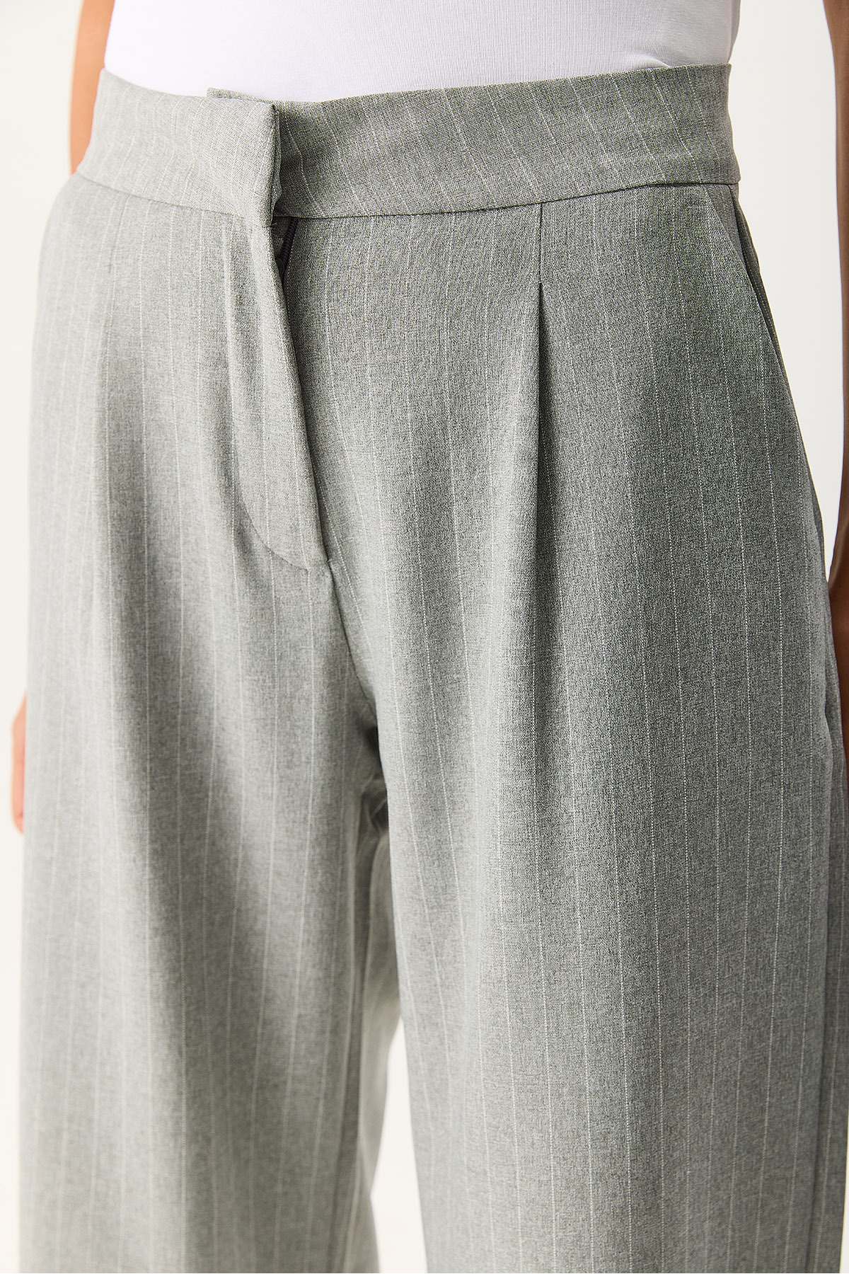 Kadın Wide Leg Gabardin Pantolon - Gri - Beyaz Çizgili