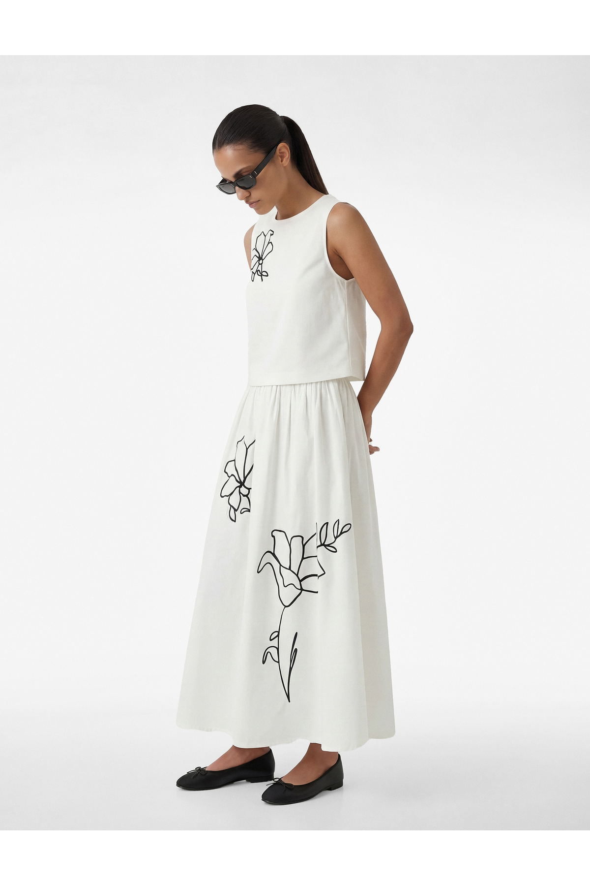 Keten Karışımlı Bisiklet Yaka Kolsuz Çiçekli Crop Bluz