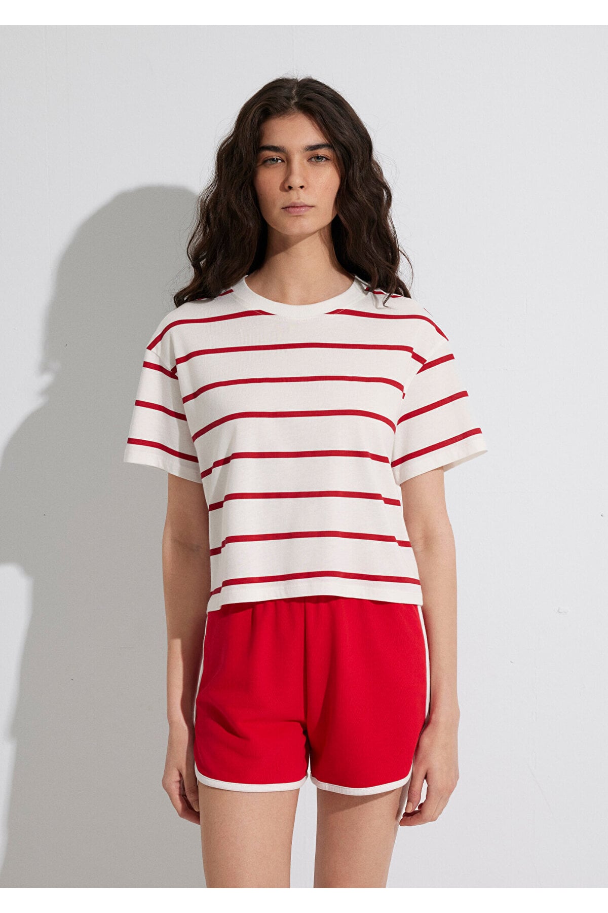 Kırmızı Çizgili Crop Tişört Crop / Kısa Kesim 1612260-86680