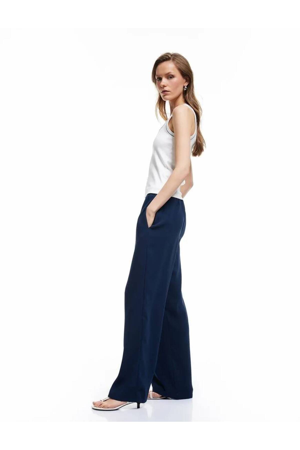 Krep Kumaş Beli Lastikli Düz Bol Paça Pantolon