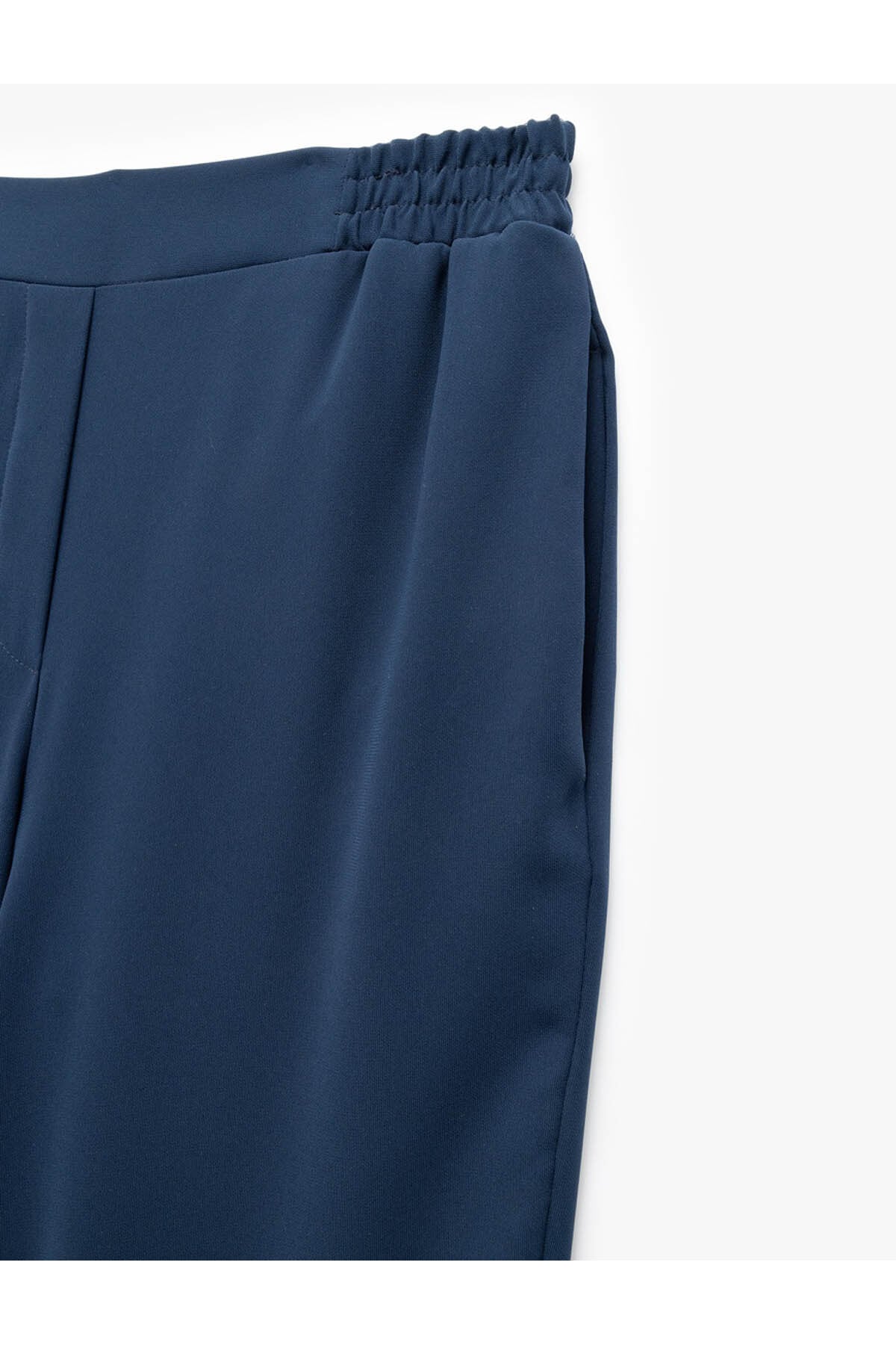 Krep Kumaş Beli Lastikli Düz Bol Paça Pantolon