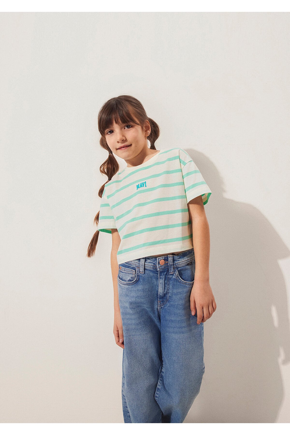 Logo Baskılı Yeşil Çizgili Crop Tişört Loose Fit / Bol Rahat Kesim 7610182-88145