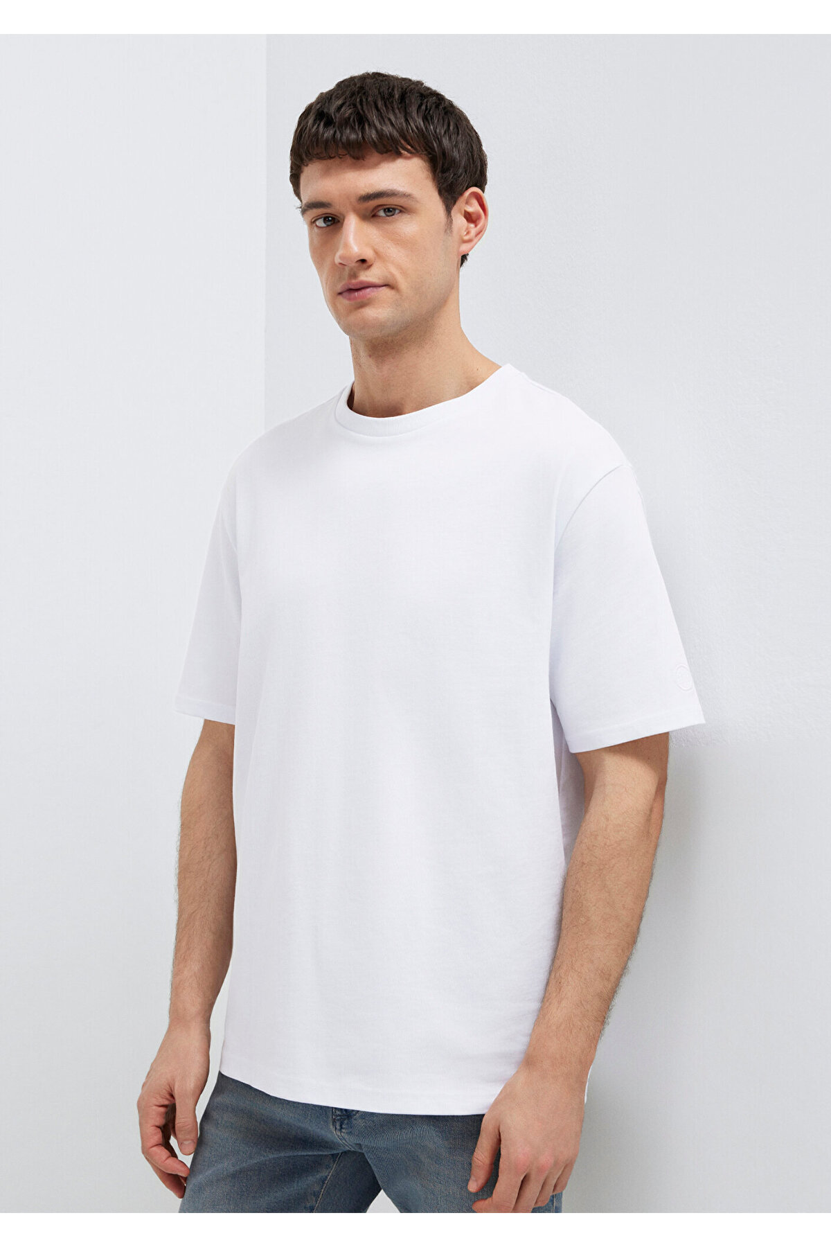 Logo Kol Detaylı Beyaz Basic Tişört Loose Fit / Bol Rahat Kesim 0611924-620