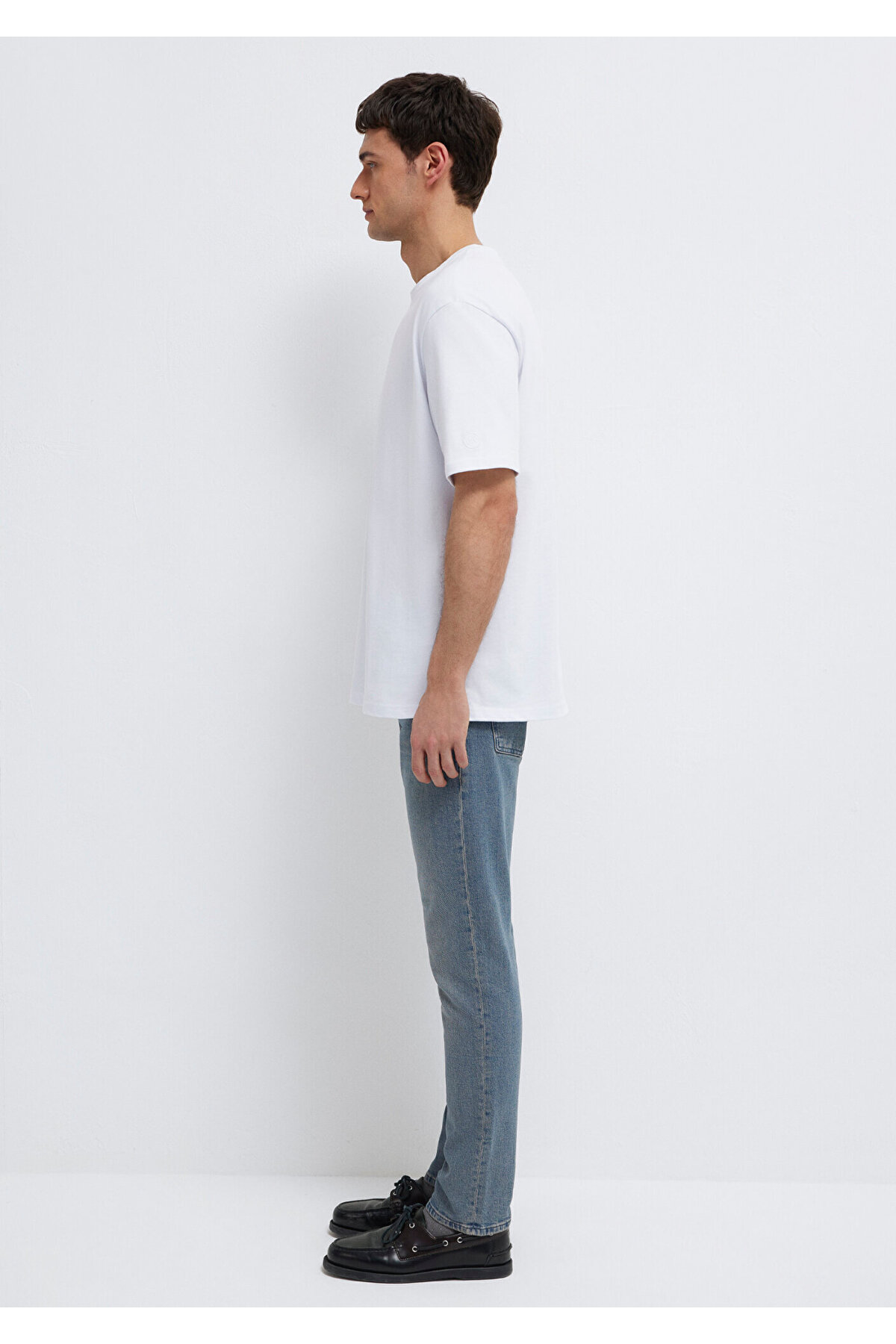 Logo Kol Detaylı Beyaz Basic Tişört Loose Fit / Bol Rahat Kesim 0611924-620