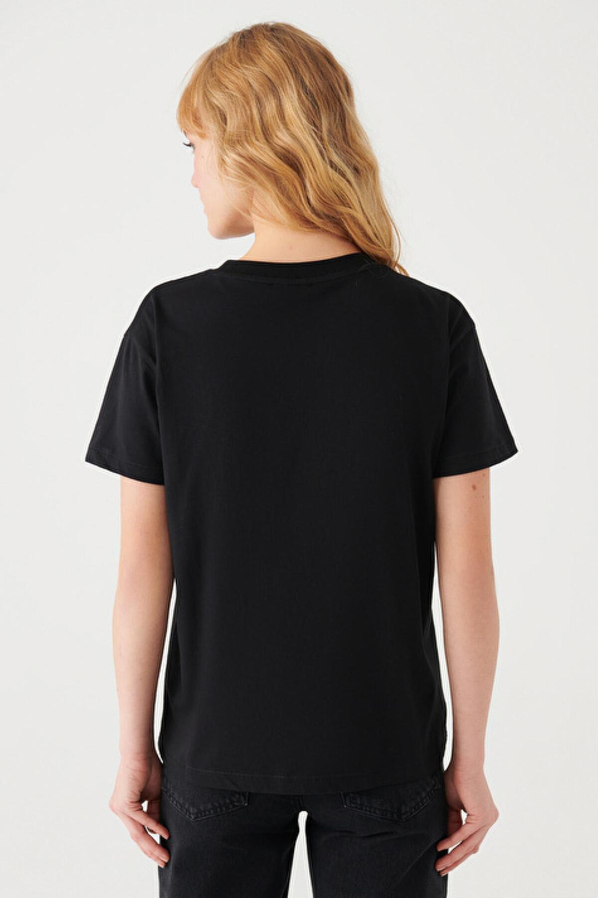 M1600955-900 Kadın Yuvarlak Yaka T-shirt