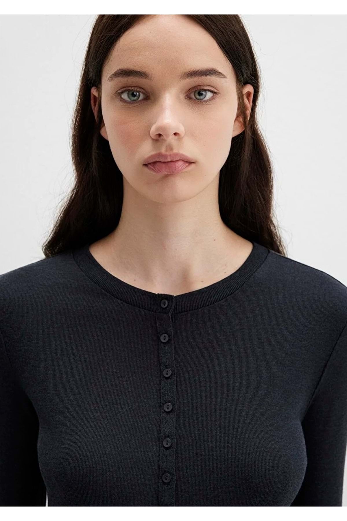 M1613652-80022 Düğme Detaylı Siyah Uzun Kollu T-Shirt Kadın Tişört SİYAH