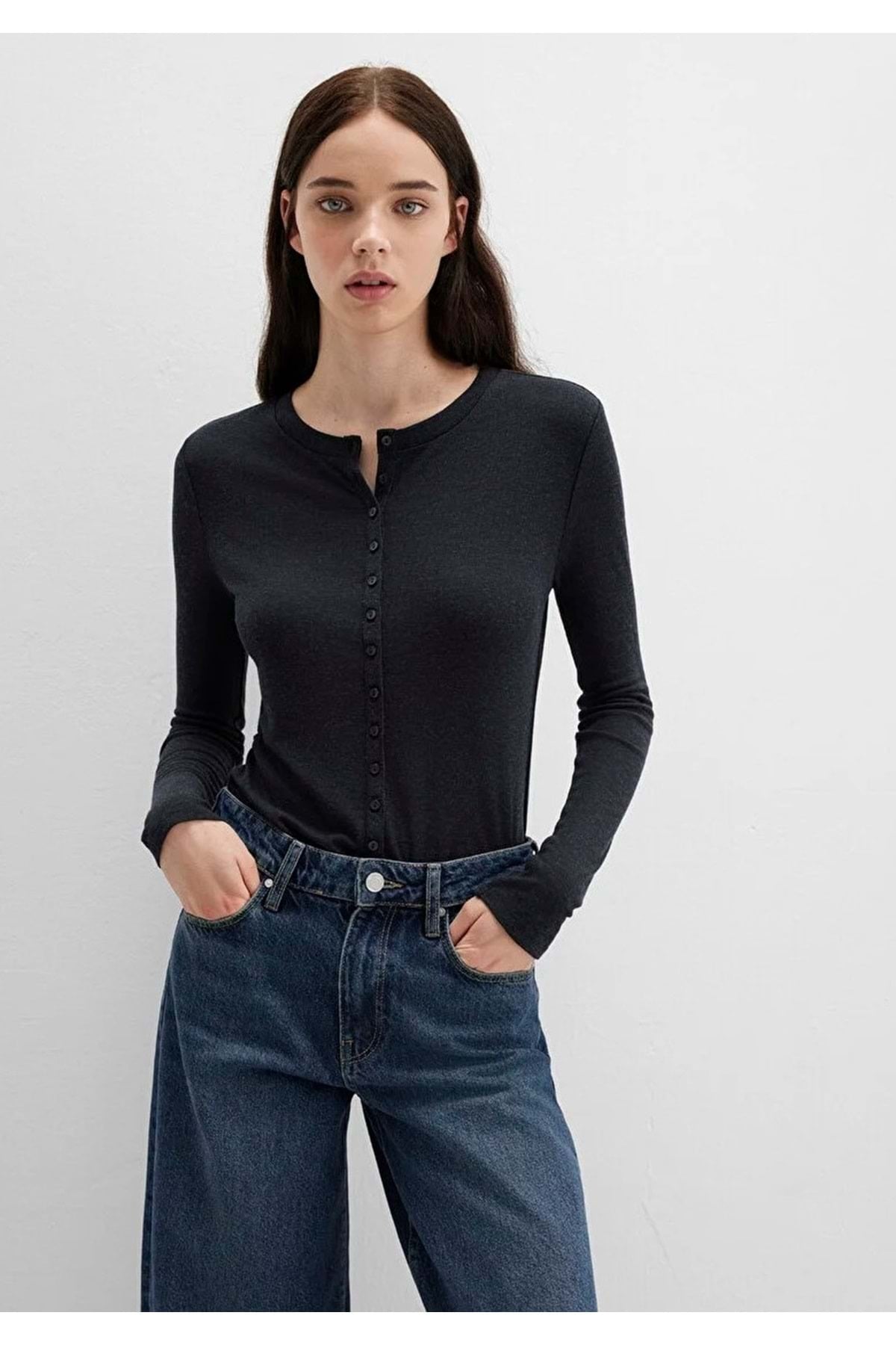M1613652-80022 Düğme Detaylı Siyah Uzun Kollu T-Shirt Kadın Tişört SİYAH