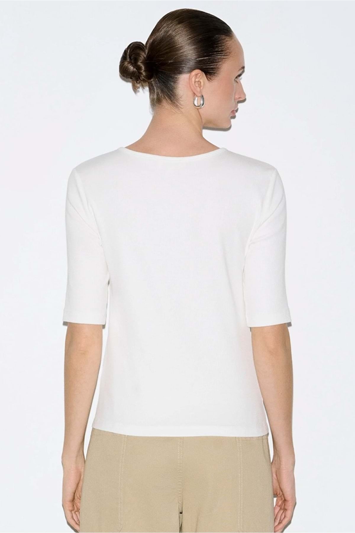M1613852 Düğme Detaylı T-Shirt Kadın Tişört BEYAZ