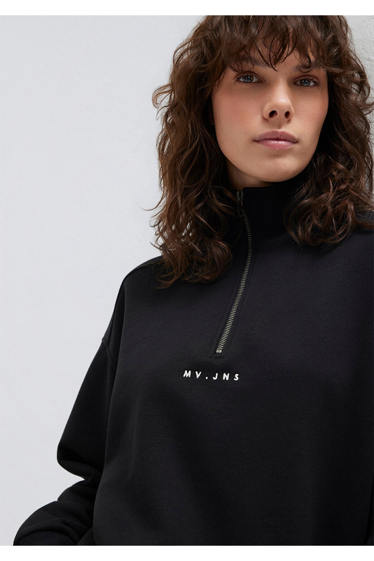 MVJNS Nakışlı Yarı Fermuarlı Siyah Sweatshirt 1S10533-900