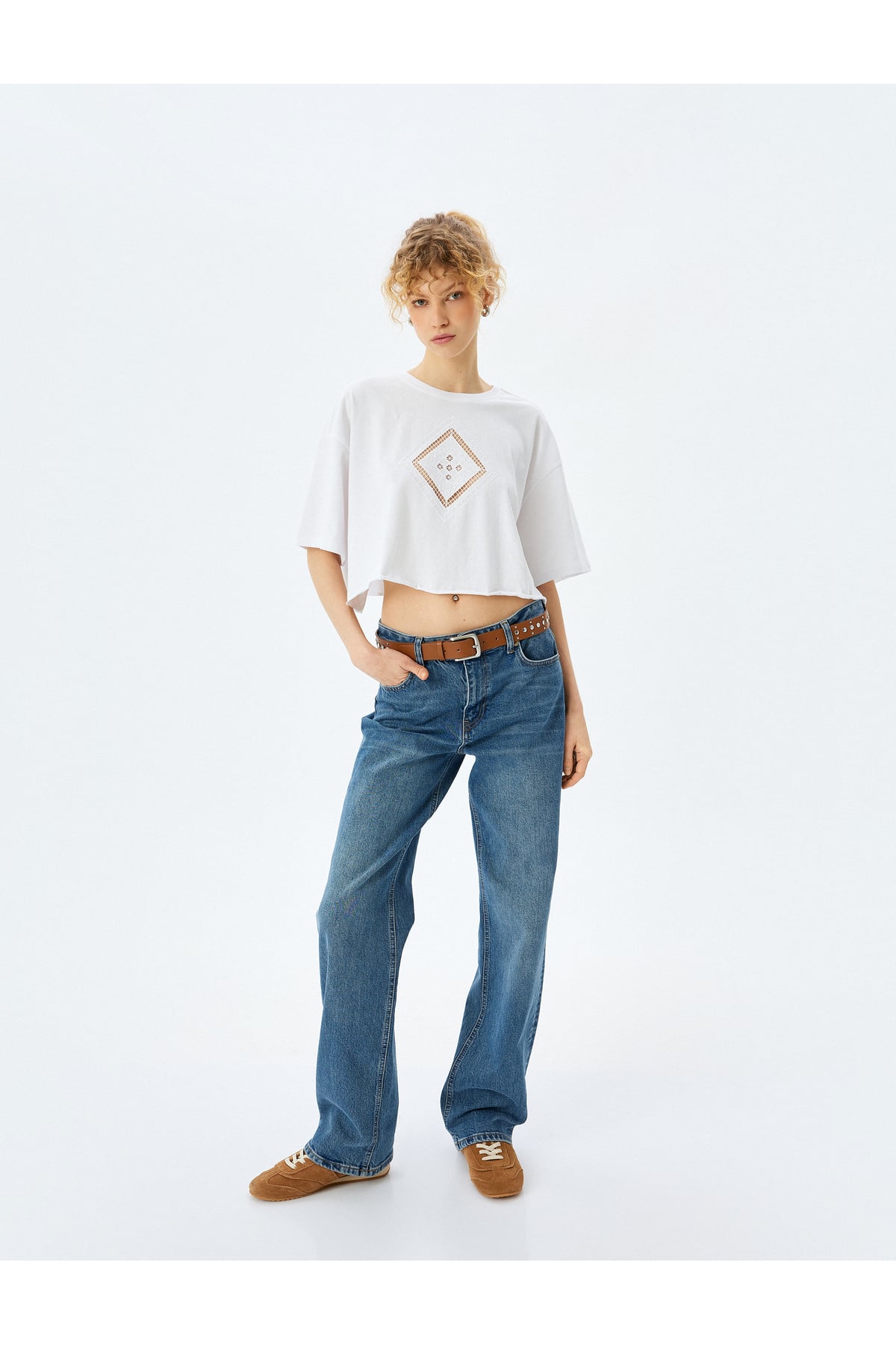 Nakış Detaylı Crop Ekru Kadın T-Shirt 5SAL10250IK