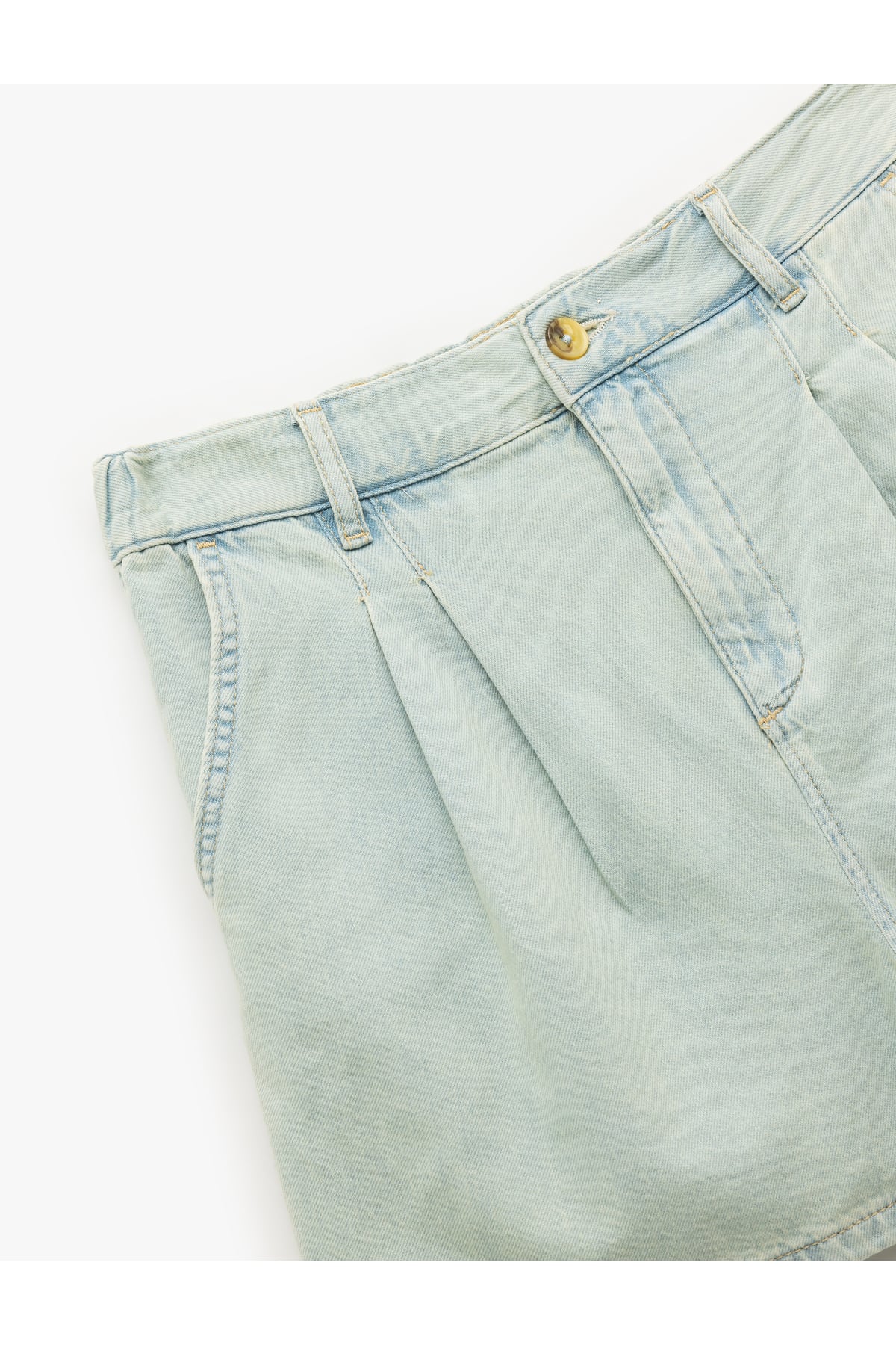 Normal Bel Pileli Düğmeli Cepli Rahat Kalıp Mini Denim Şort