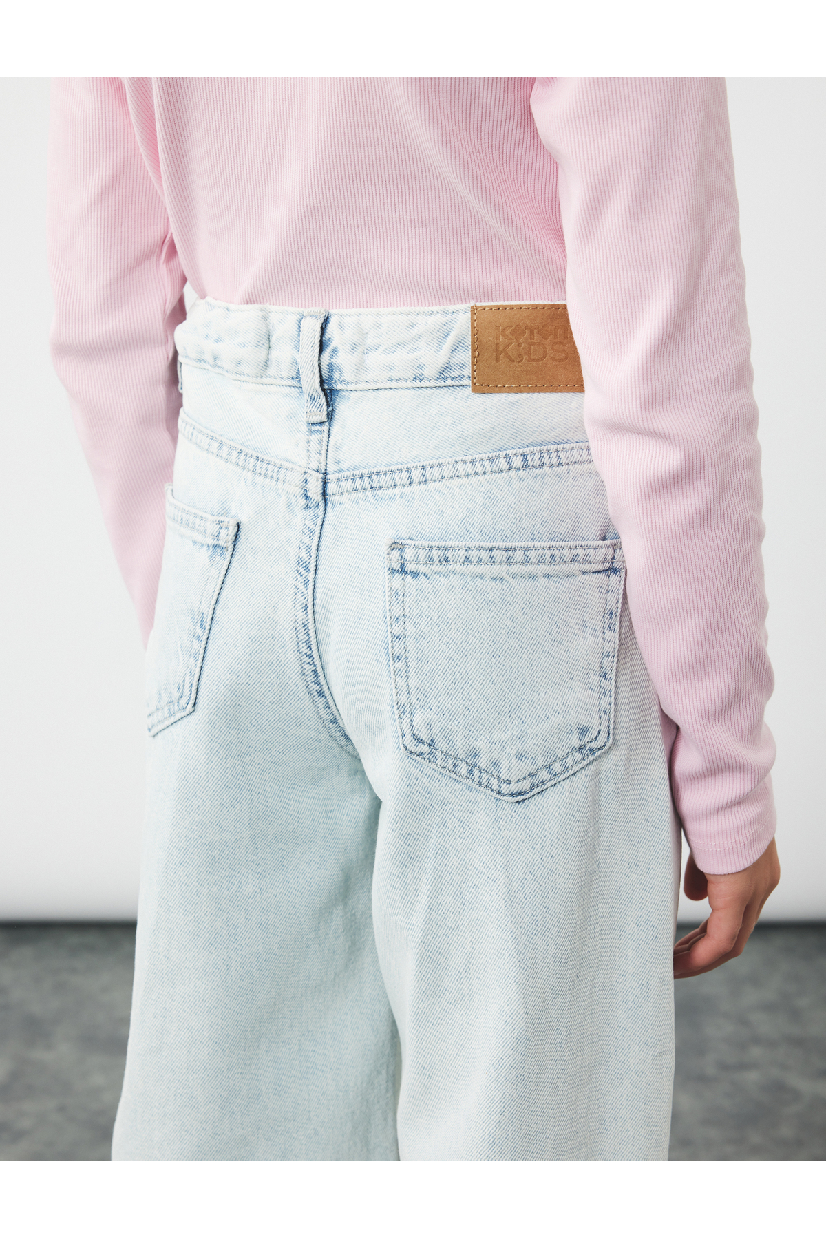 Pamuklu Cep Detaylı Paraşüt Kesim Denim Pantolon
