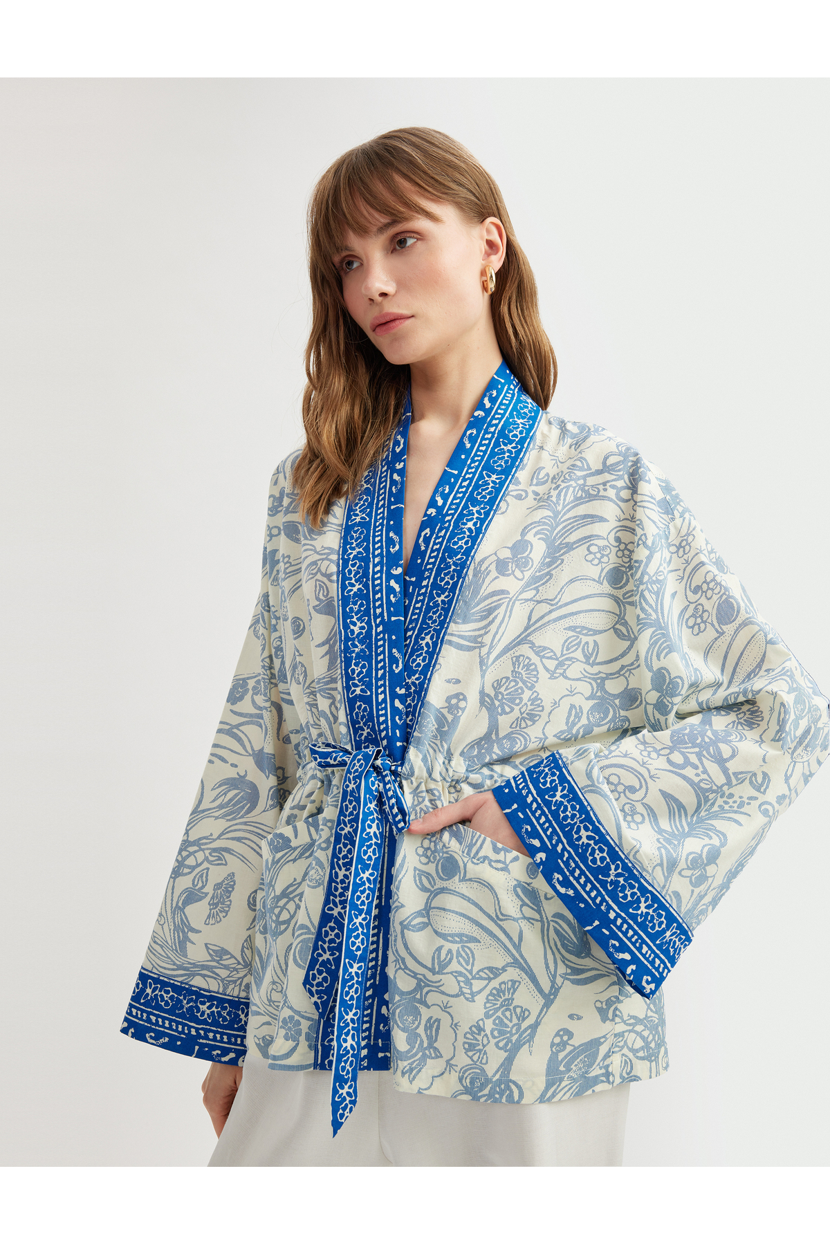 Pamuklu Cepli Bağlama Detaylı 3/4 Geniş Kollu Çiçekli Kimono