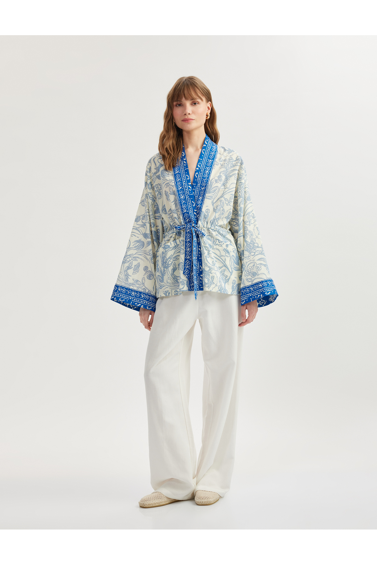 Pamuklu Cepli Bağlama Detaylı 3/4 Geniş Kollu Çiçekli Kimono
