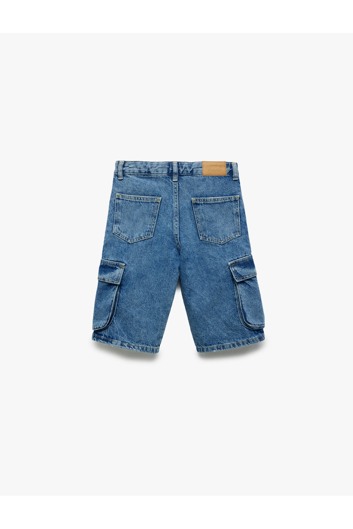 Pamuklu Kapaklı Cep Detaylı Denim Şort