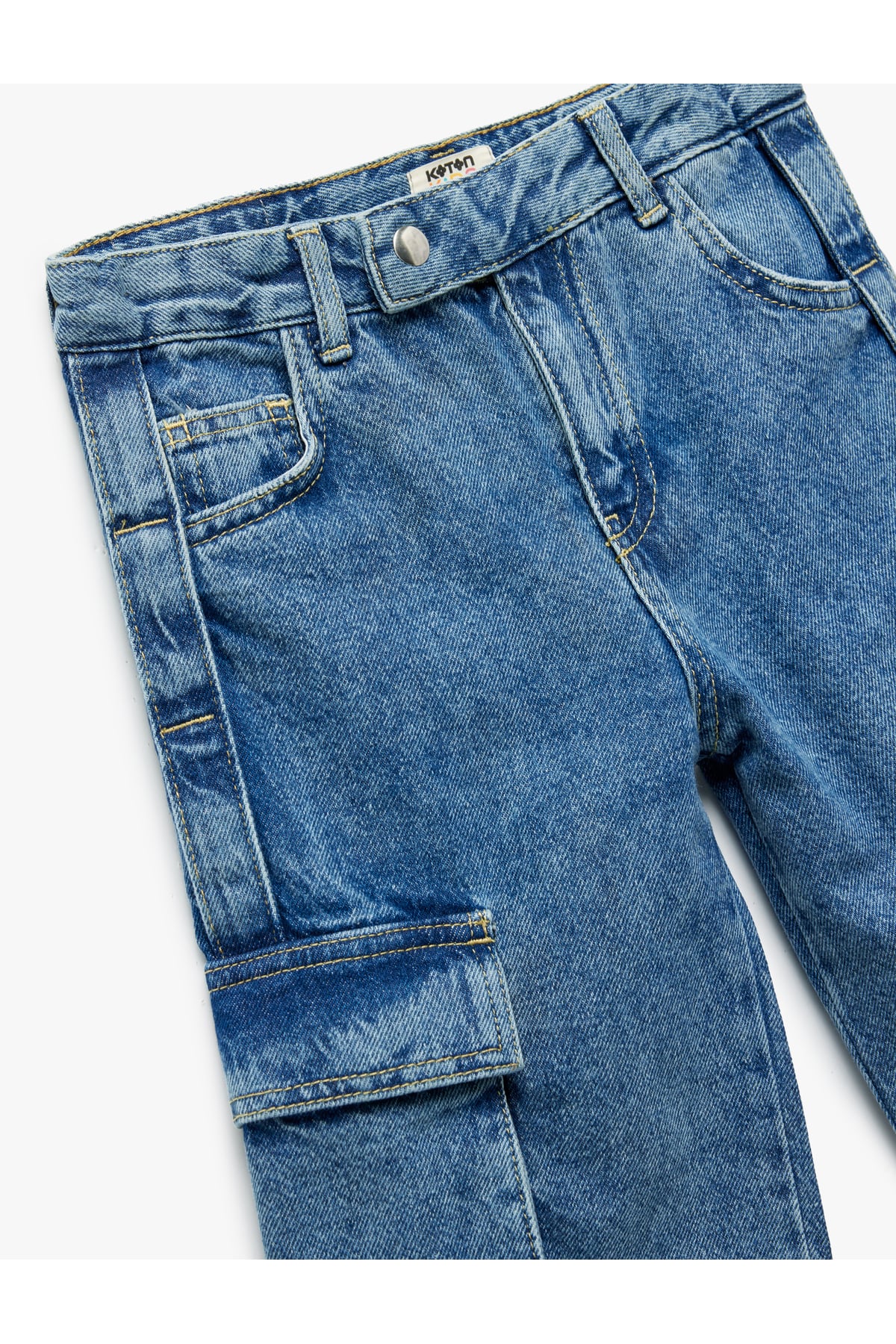 Pamuklu Kapaklı Cep Detaylı Denim Şort